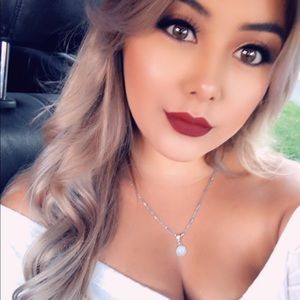 Meet your Posher, Lucy